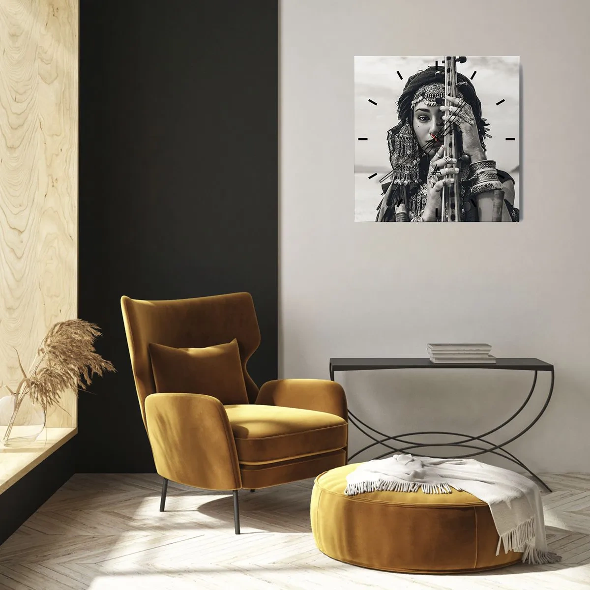 Reloj de pared - Reloj de vidrio - Retrato de una mujer con joyas étnicas sosteniendo un instrumento en la mano. - 30x30cm - La música propia de Oriente - Decoración de pared moderna para salón y dormitorio ARTTOR