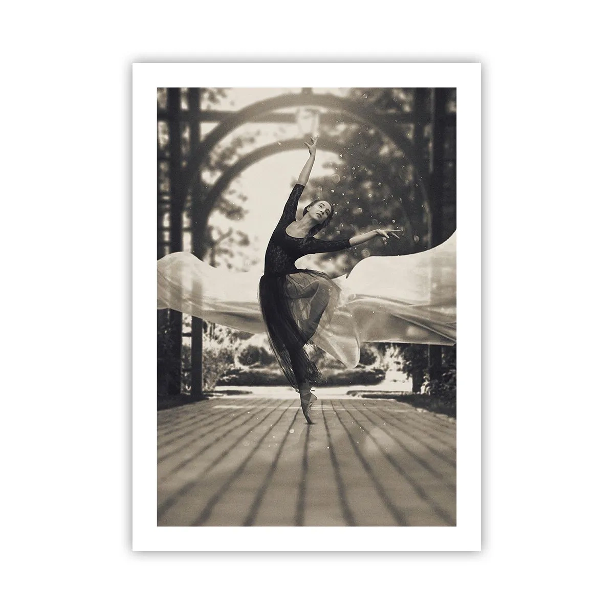 Póster - Una bailarina en movimiento etéreo en un entorno de jardín. - 50x70cm - Danza del espíritu del jardín - Decoración de pared moderna para salón y dormitorio ARTTOR