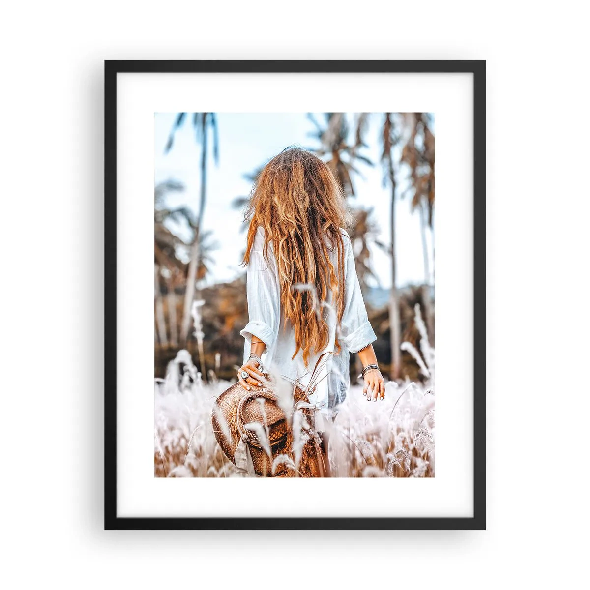 Póster en marco negro - Nacida en el plumón de la Tierra - 40x50 cm