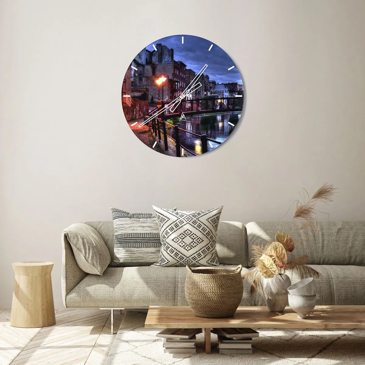 Reloj de pared - Reloj de vidrio - Vista nocturna de la calle con un puente y agua al fondo. - 30x30cm - No conocías Bydgoszcz así - Decoración de pared moderna para salón, cocina y dormitorio ARTTOR