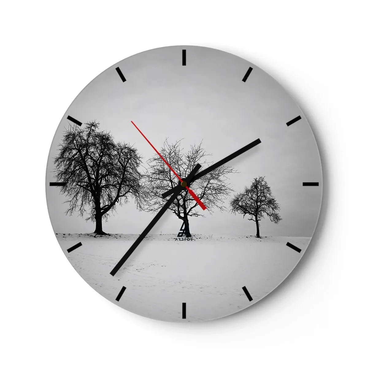 Reloj de pared - Reloj de vidrio - Tres árboles solitarios en un campo nevado en blanco y negro. - 30x30cm - ¿Con qué sueñan? - Decoración de pared moderna para salón, cocina y dormitorio ARTTOR