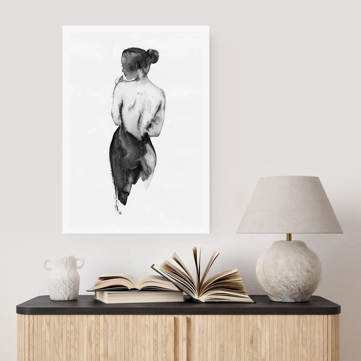 Póster - Silueta de una mujer en acuarela negra sobre fondo blanco. - 50x70cm - Sin ella el mundo deja de tener sentido - Decoración de pared moderna para salón y dormitorio ARTTOR