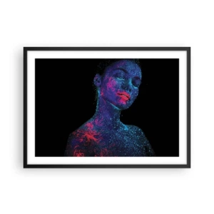 Póster en marco negro - Retrato de una mujer en colores neón sobre un fondo negro. - 70x50cm - En polvo de estrellas - Decoración de pared moderna para salón y dormitorio ARTTOR