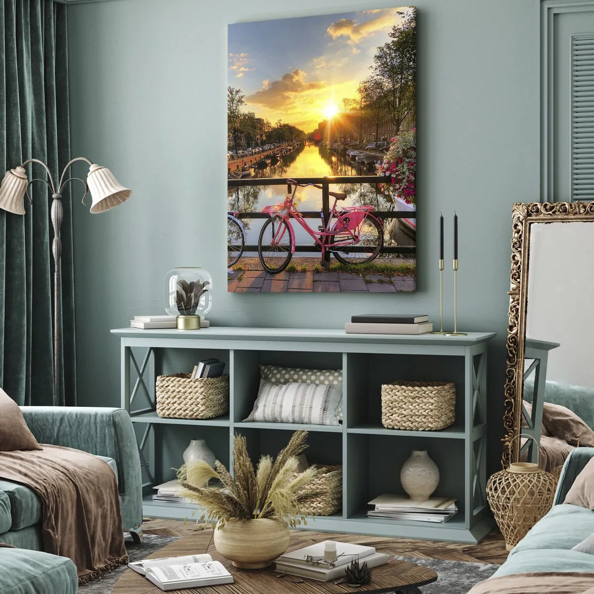 Cuadro sobre lienzo - Impresión de Imagen - Bicicletas en un puente bajo el resplandor del sol poniente. - 50x70cm - Mañana de primavera en Ámsterdam - Decoración de pared moderna para salón y dormitorio ARTTOR