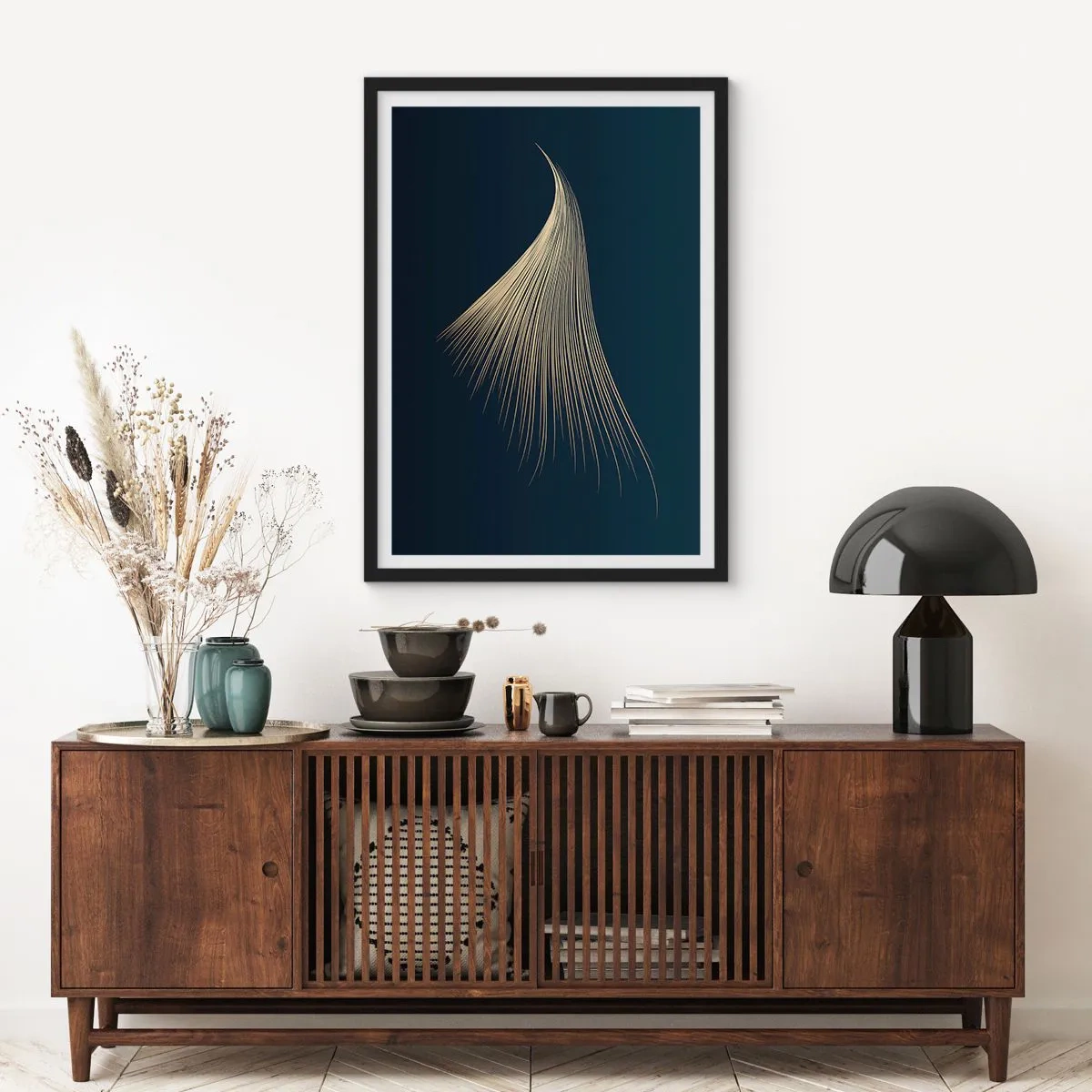 Póster en marco negro - Una forma abstracta dorada que se asemeja a un mechón de cabello sobre un fondo azul marino. - 50x70cm - Como el cabello de un ángel - Decoración de pared moderna para salón y dormitorio ARTTOR