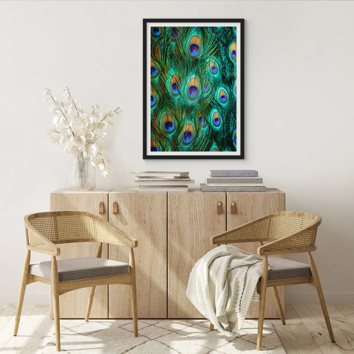 Póster en marco negro - Mirada de pavo real - 40x50 cm