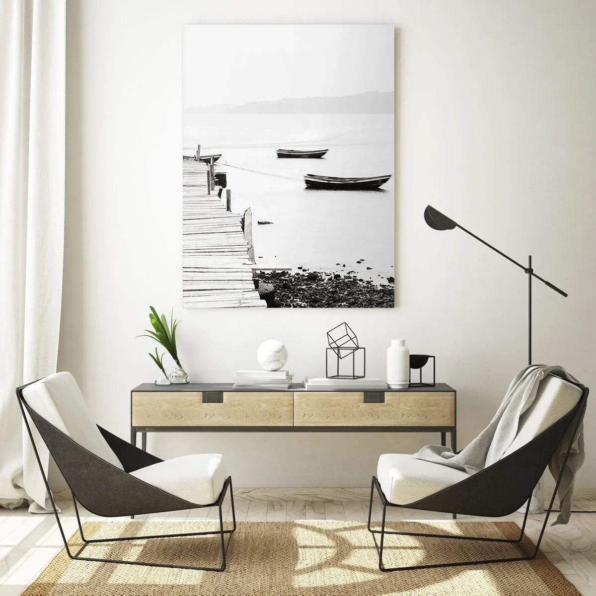 Cuadro sobre vidrio - Impresiones sobre Vidrio - Vista en blanco y negro de un muelle de madera sobre un lago. - 50x70cm - Junto al agua tranquila y clara - Decoración de pared moderna para salón y dormitorio ARTTOR