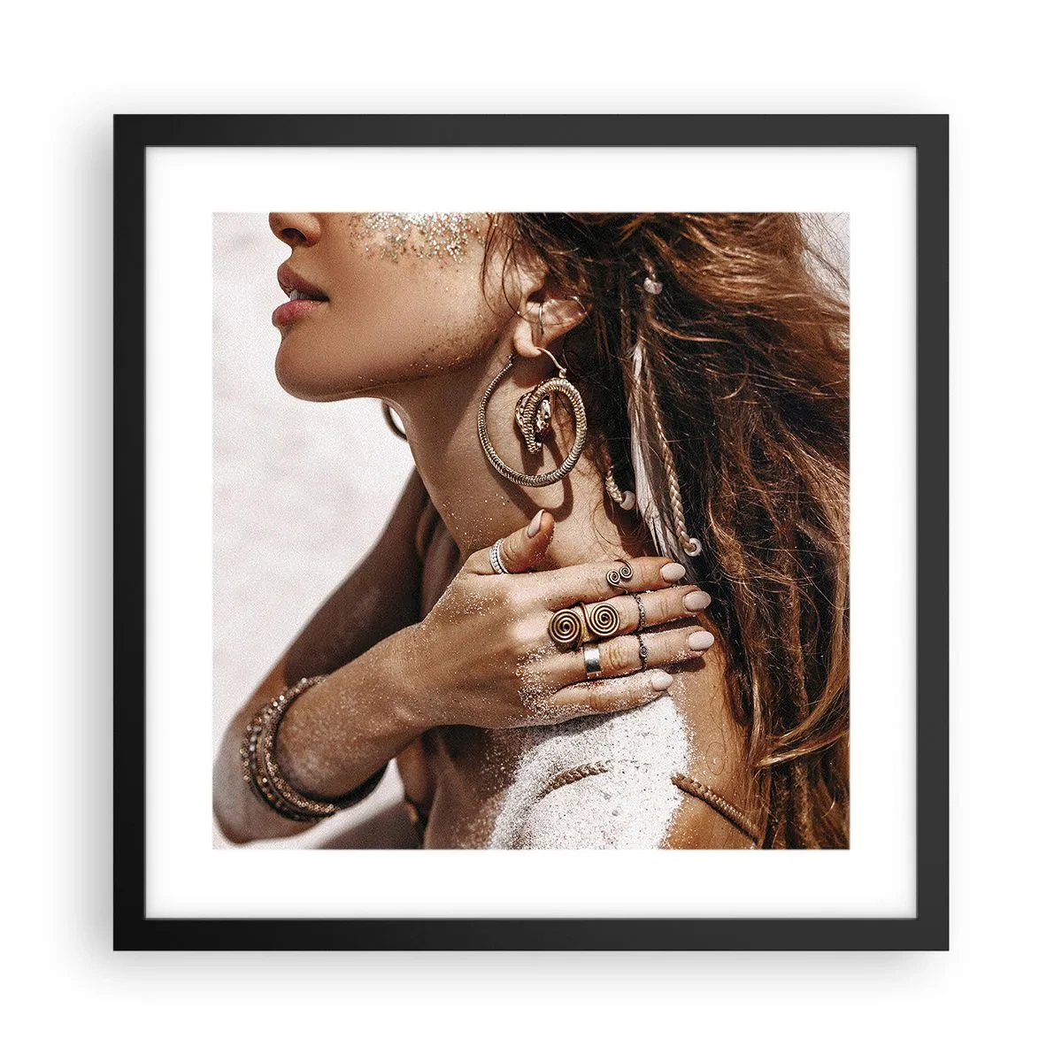 Póster en marco negro - Reina de la playa salvaje - 40x40 cm