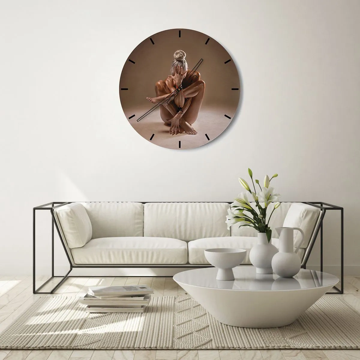 Reloj de pared - Reloj de vidrio - Una mujer en pose artística sobre un fondo neutro. - 30x30cm - Unidad de cuerpo y espíritu - Decoración de pared moderna para salón, cocina y dormitorio ARTTOR