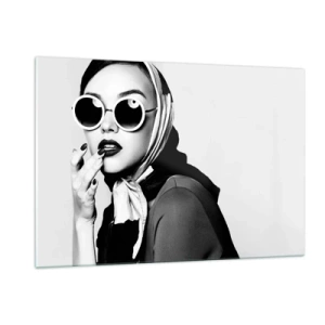 Cuadro sobre vidrio - Impresiones sobre Vidrio - Mujer elegante con gafas y una bufanda blanca y negra. - 120x80cm - Saludos desde los años 60 - Decoración de pared moderna para salón y dormitorio ARTTOR