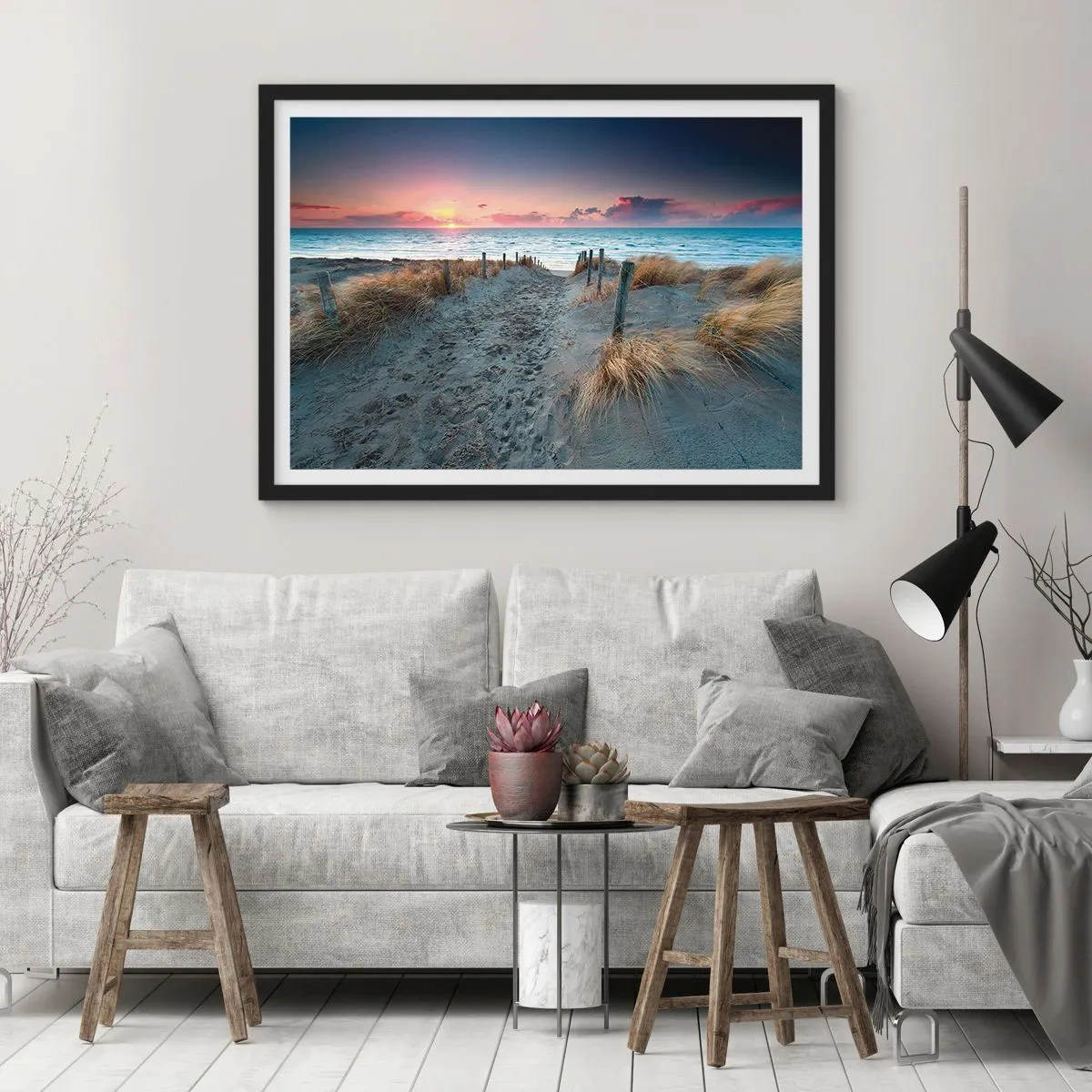 Póster en marco negro - Camino que conduce a la playa al atardecer - 100x70cm - Se derramó un arco iris de luminosidad.... - Decoración de pared moderna para salón y dormitorio ARTTOR