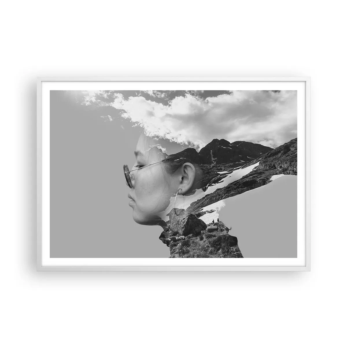 Póster en marco blanco - Retrato sobre montañas y nubes - 100x70 cm