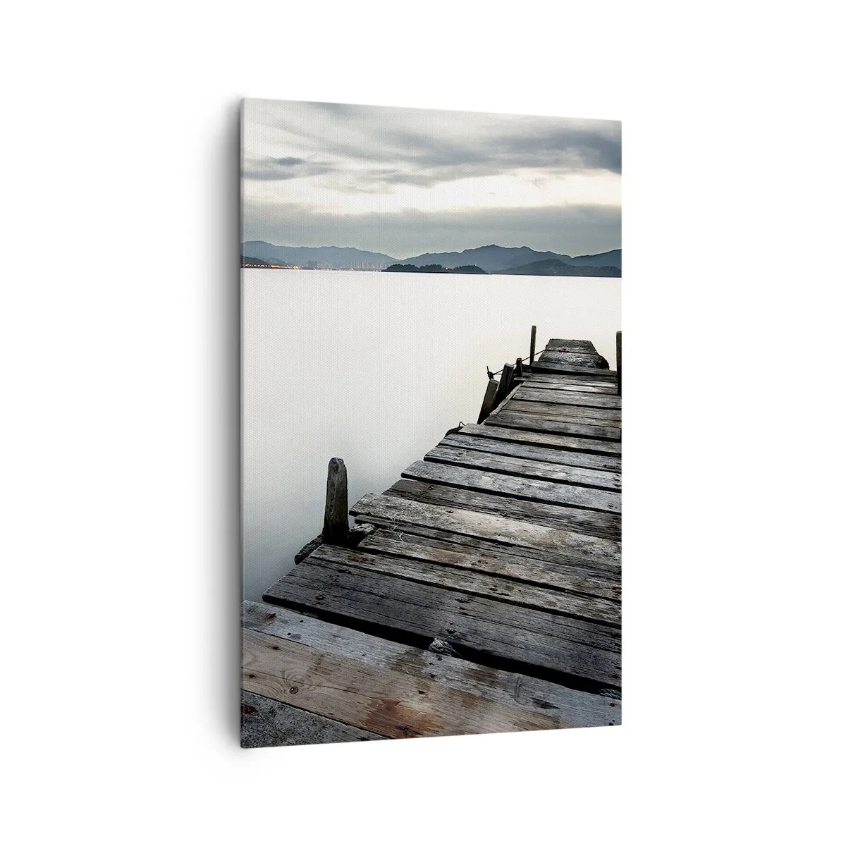 Cuadro sobre lienzo - Impresión de Imagen - Un puente de madera que conduce hacia un lago tranquilo. - 80x120cm - Sumérjase en la paz - Decoración de pared moderna para salón y dormitorio ARTTOR