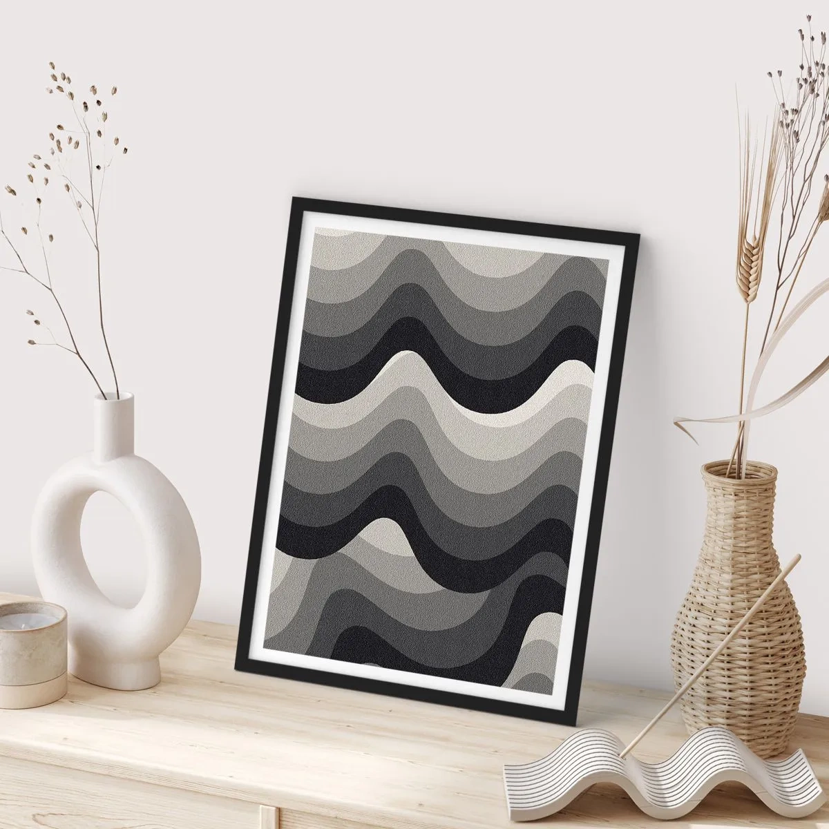 Póster en marco negro - Ondas geométricas en tonos negros y grises - 50x70cm - Ola tras ola - Decoración de pared moderna para salón y dormitorio ARTTOR