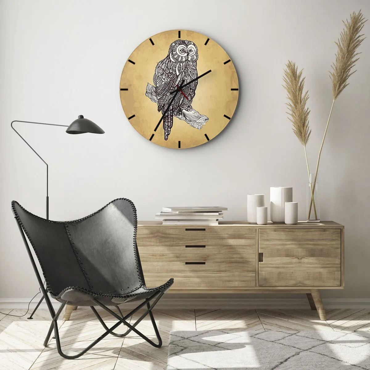 Reloj de pared - Reloj de vidrio - Un búho artístico sobre un fondo beige con un patrón intrincado. - 30x30cm - Intrincados ornamentos de sabiduría - Decoración de pared moderna para salón, cocina y dormitorio ARTTOR
