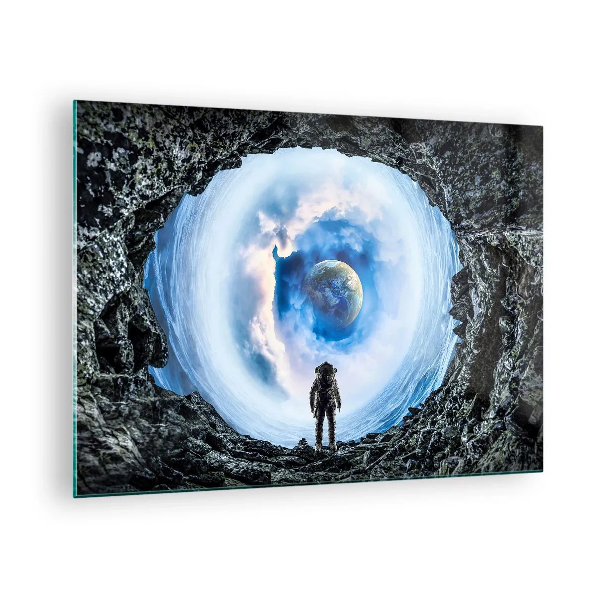 Cuadro sobre vidrio - Impresiones sobre Vidrio - Un astronauta mirando la Tierra desde el interior de una cueva rocosa. - 70x50cm - No muy lejos de casa - Decoración de pared moderna para salón y dormitorio ARTTOR