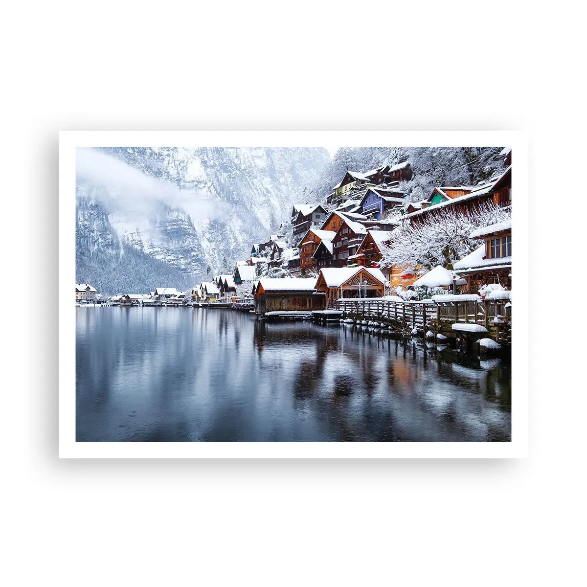 Póster - Vista invernal de un pueblo de montaña junto al lago. - 100x70cm - En un decorado de invierno - Decoración de pared moderna para salón y dormitorio ARTTOR