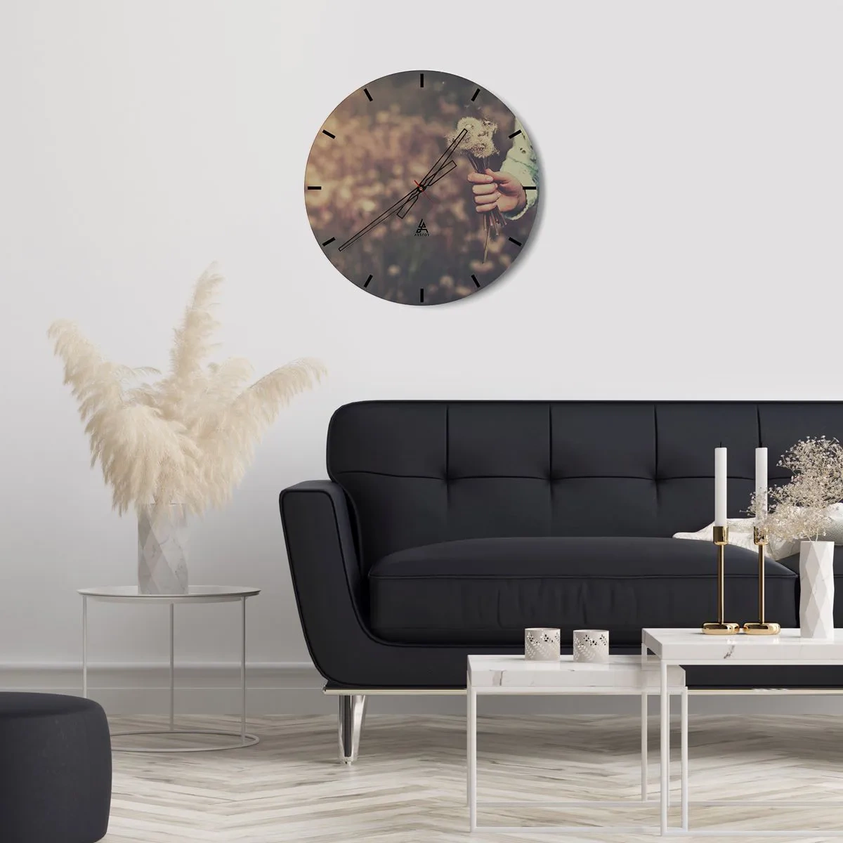 Reloj de pared - Reloj de vidrio - Una mano sosteniendo un ramo de dientes de león contra un campo borroso - 30x30cm - Deténgalos, por favor - Decoración de pared moderna para salón, cocina y dormitorio ARTTOR
