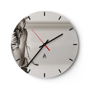 Reloj de pared - Reloj de vidrio - Fragmento de una niña con un traje decorativo en sepia. - 30x30cm - Libertad natural - Decoración de pared moderna para salón, cocina y dormitorio ARTTOR