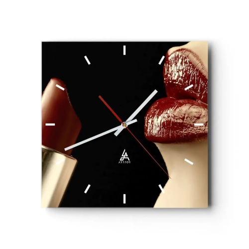 Reloj de pared - Reloj de vidrio - Labios rojos y lápiz labial sobre un fondo negro. - 30x30cm - Sensualidad y brillo del carmín - Decoración de pared moderna para salón y dormitorio ARTTOR