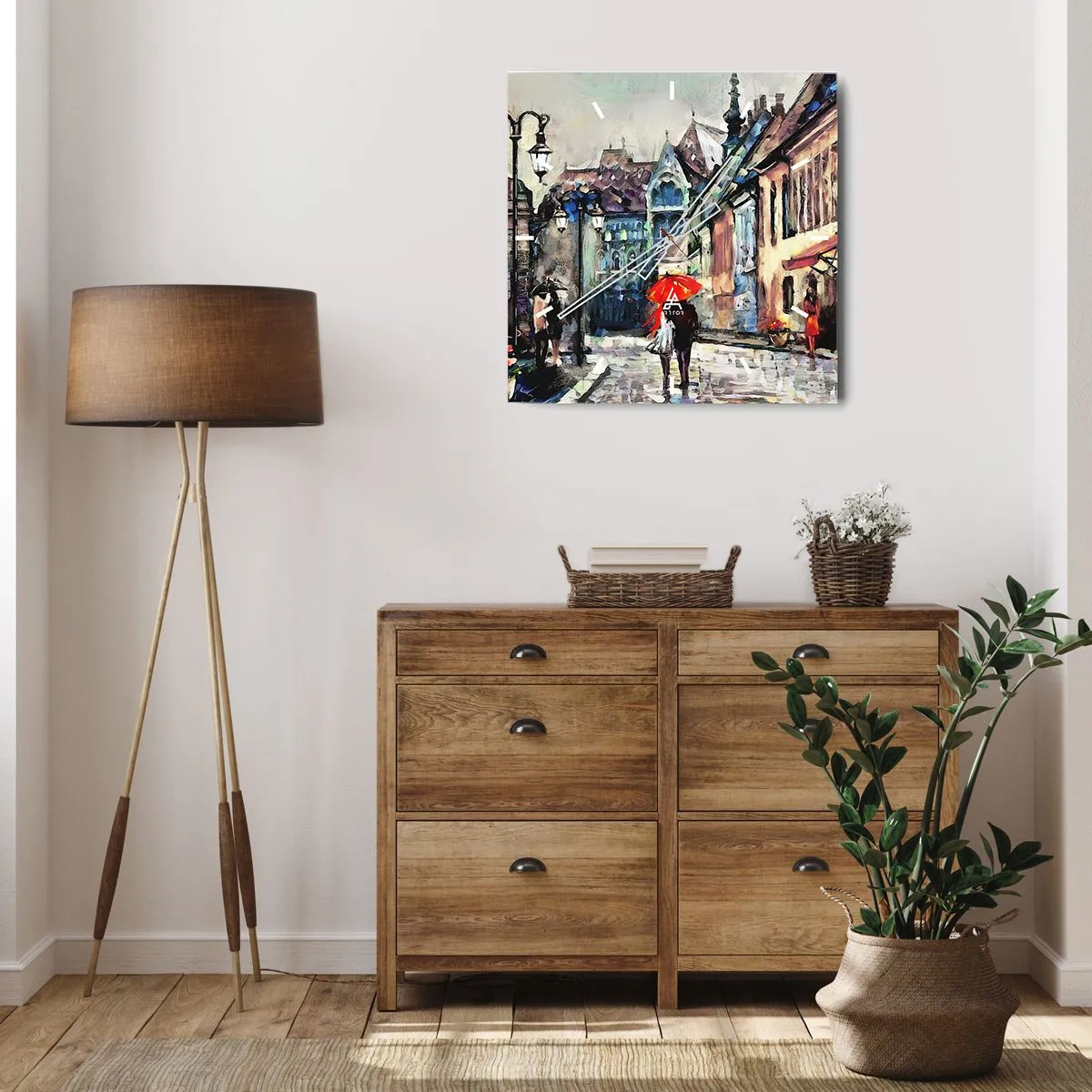 Reloj de pared - Reloj de vidrio - Una encantadora calle de la ciudad con una pareja bajo un paraguas rojo. - 30x30cm - Lluvia para dos - Decoración de pared moderna para salón y dormitorio ARTTOR