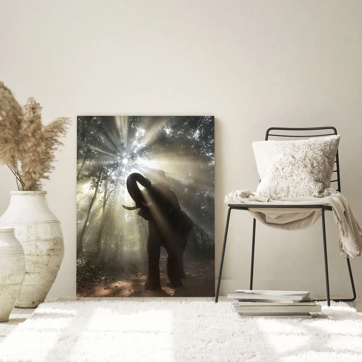 Cuadro sobre vidrio - Impresiones sobre Vidrio - Un elefante en el bosque rodeado de rayos de luz en la niebla de la mañana. - 80x120cm - Bajo una estrella de la suerte - Decoración de pared moderna para salón y dormitorio ARTTOR