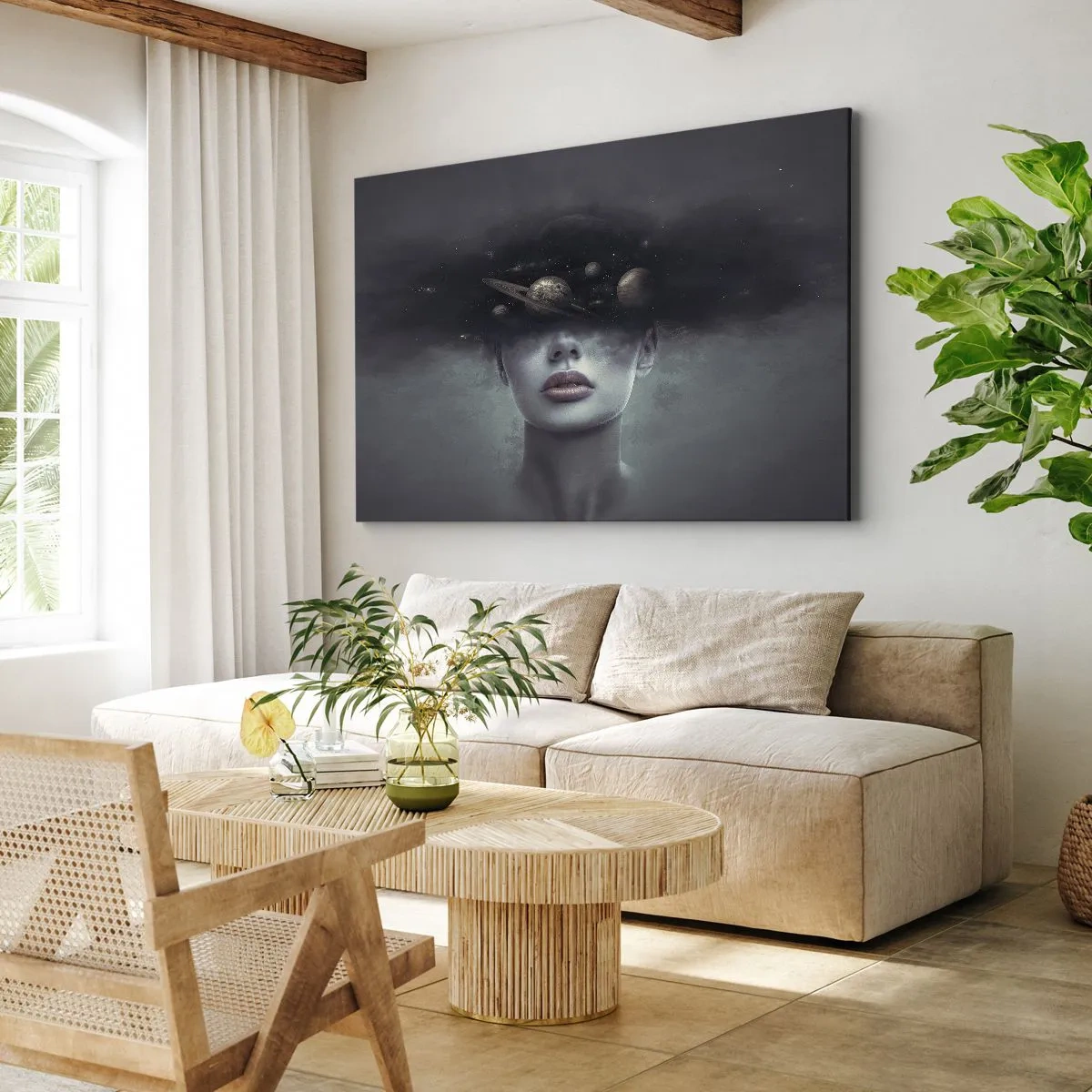 Cuadro sobre lienzo - Impresión de Imagen - Un rostro de mujer con un motivo de planeta y espacio en el fondo. - 70x50cm - Y los planetas sienten... - Decoración de pared moderna para salón y dormitorio ARTTOR