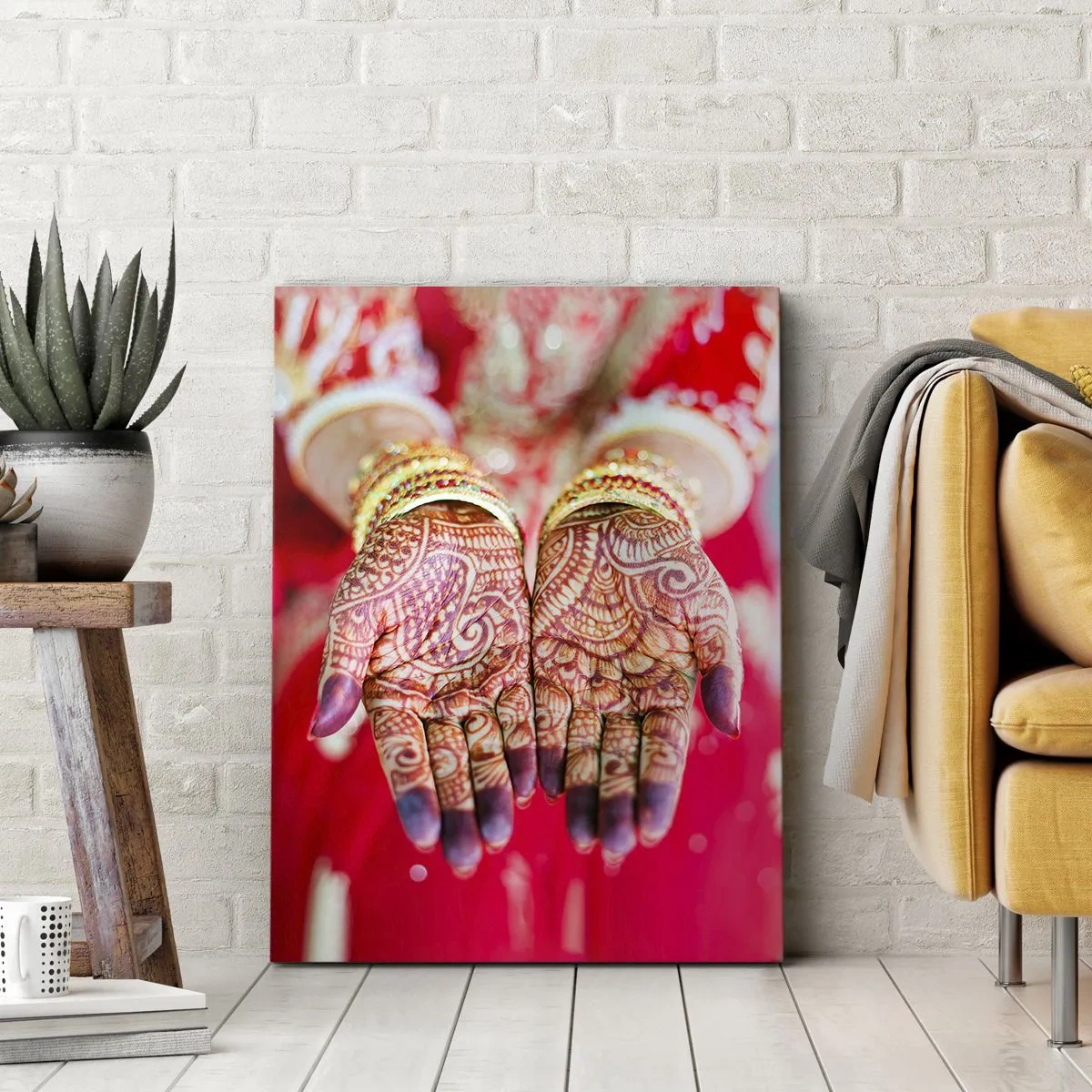 Cuadro sobre lienzo - Impresión de Imagen - Manos decoradas con henna sobre el fondo de un vestido rojo. - 50x70cm - Ritual con las manos - Decoración de pared moderna para salón y dormitorio ARTTOR