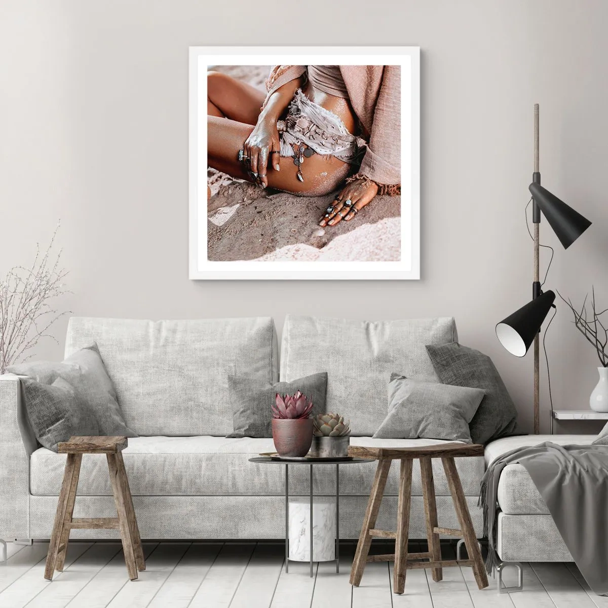 Póster en marco blanco - Bañada por el sol y la arena - 50x50 cm