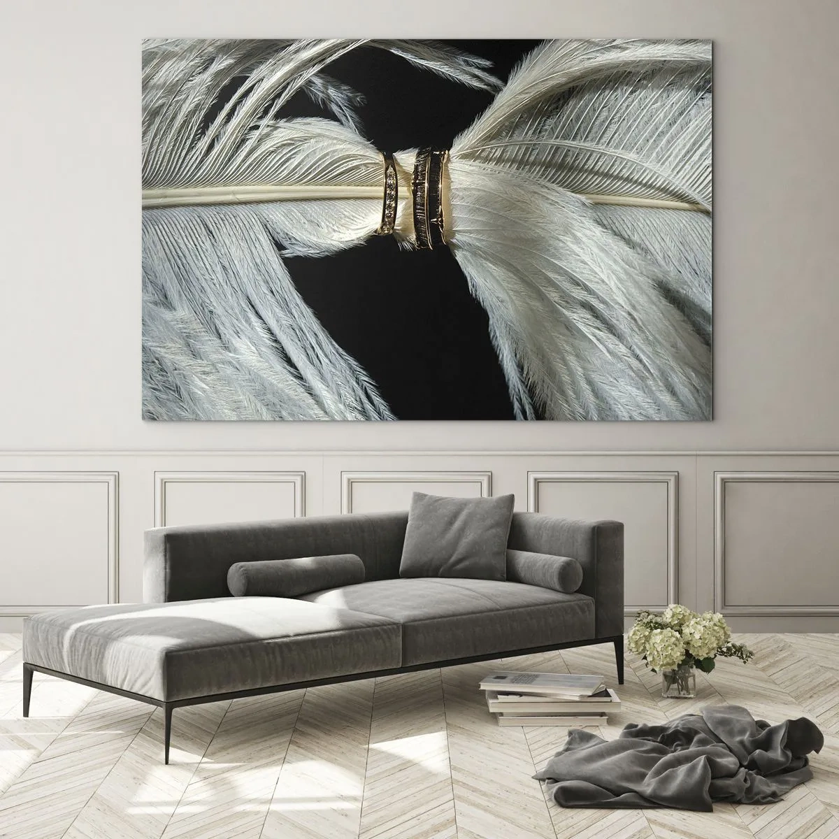 Cuadro sobre vidrio - Impresiones sobre Vidrio - Primer plano de anillos de boda sobre plumas blancas sobre un fondo negro - 120x80cm - ...y no te dejaré.... - Decoración de pared moderna para salón y dormitorio ARTTOR