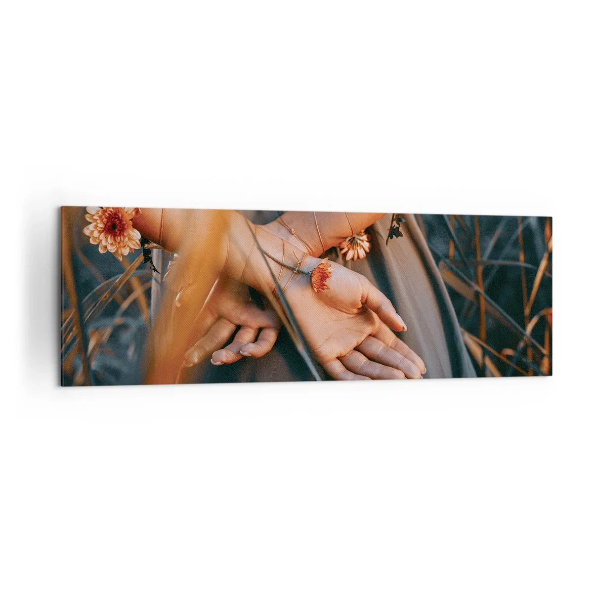 Cuadro sobre lienzo - Impresión de Imagen - Manos sensuales con flores en un entorno natural. - 160x50cm - Conectada con la naturaleza - Decoración de pared moderna para salón y dormitorio ARTTOR