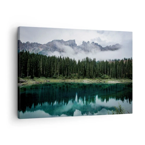Cuadro sobre lienzo - Impresión de Imagen - Un paisaje de montaña con un bosque y un lago que refleja el cielo. - 70x50cm - Calla, calla, no despertemos al agua dormida.... - Decoración de pared moderna para salón y dormitorio ARTTOR