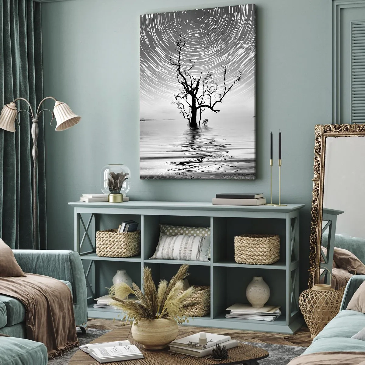 Cuadro sobre lienzo - Impresión de Imagen - Un árbol en el agua bajo un cielo nocturno con estrellas en movimiento. - 50x70cm - Una sinfonía de la naturaleza - Decoración de pared moderna para salón y dormitorio ARTTOR