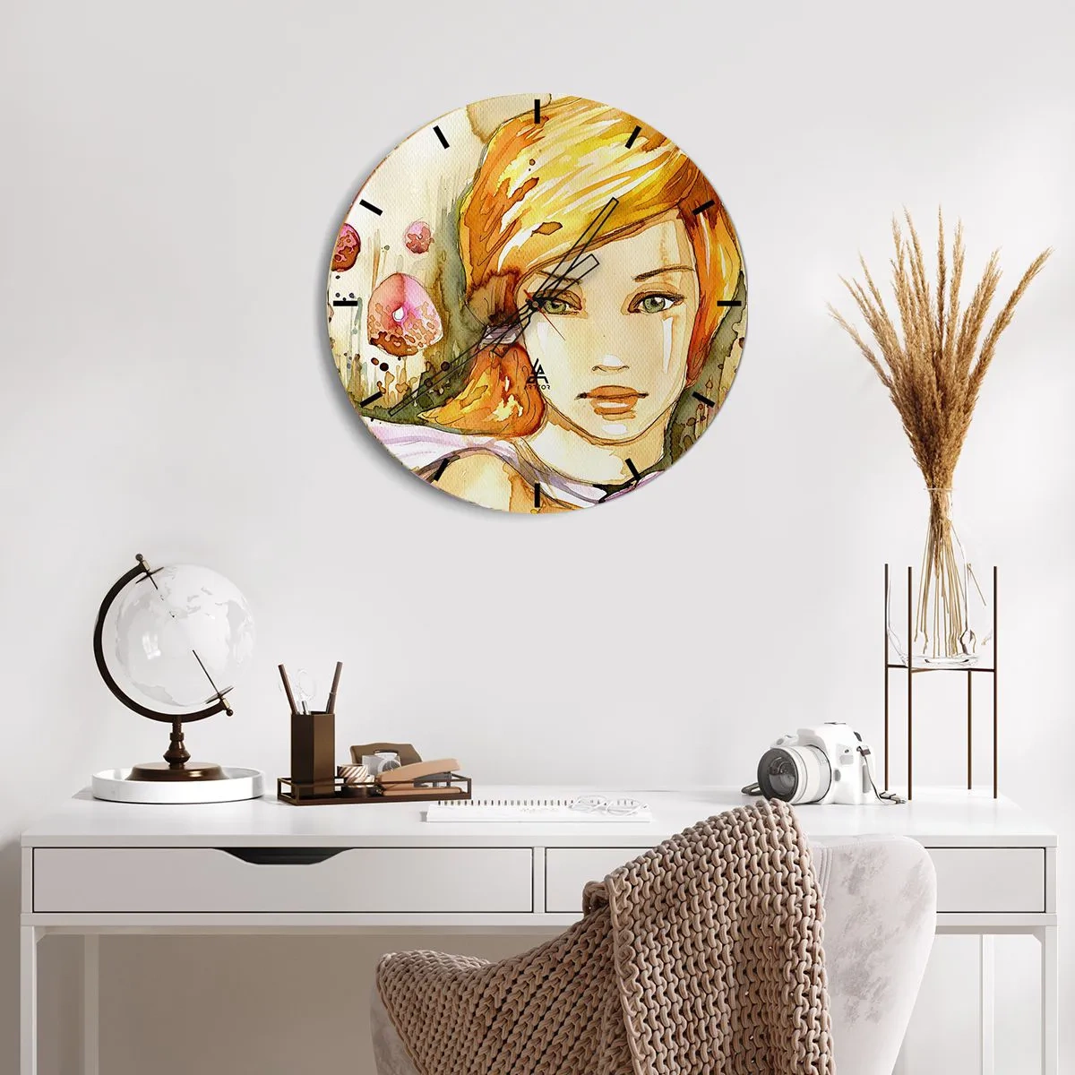 Reloj de pared - Reloj de vidrio - Retrato artístico de una mujer con cabello rojo y ojos esmeralda. - 30x30cm - Una mirada que calma el alma - Decoración de pared moderna para salón, cocina y dormitorio ARTTOR