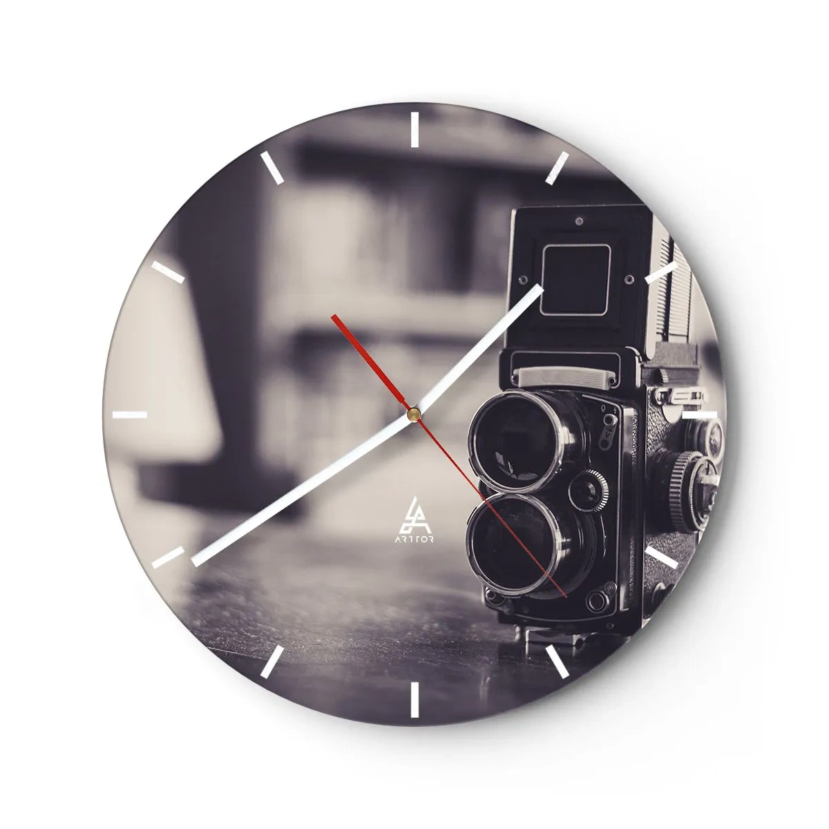 Reloj de pared - Reloj de vidrio - Cámara antigua sobre una mesa en color sepia - 30x30cm - La magia de la fotografía antigua - Decoración de pared moderna para salón, cocina y dormitorio ARTTOR
