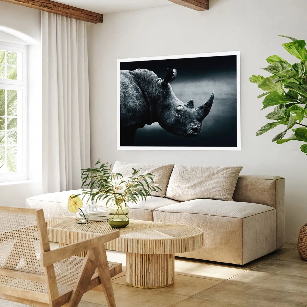 Póster - Retrato en blanco y negro de un rinoceronte sobre un fondo oscuro. - 100x70cm - Perfil derecho - Decoración de pared moderna para salón y dormitorio ARTTOR