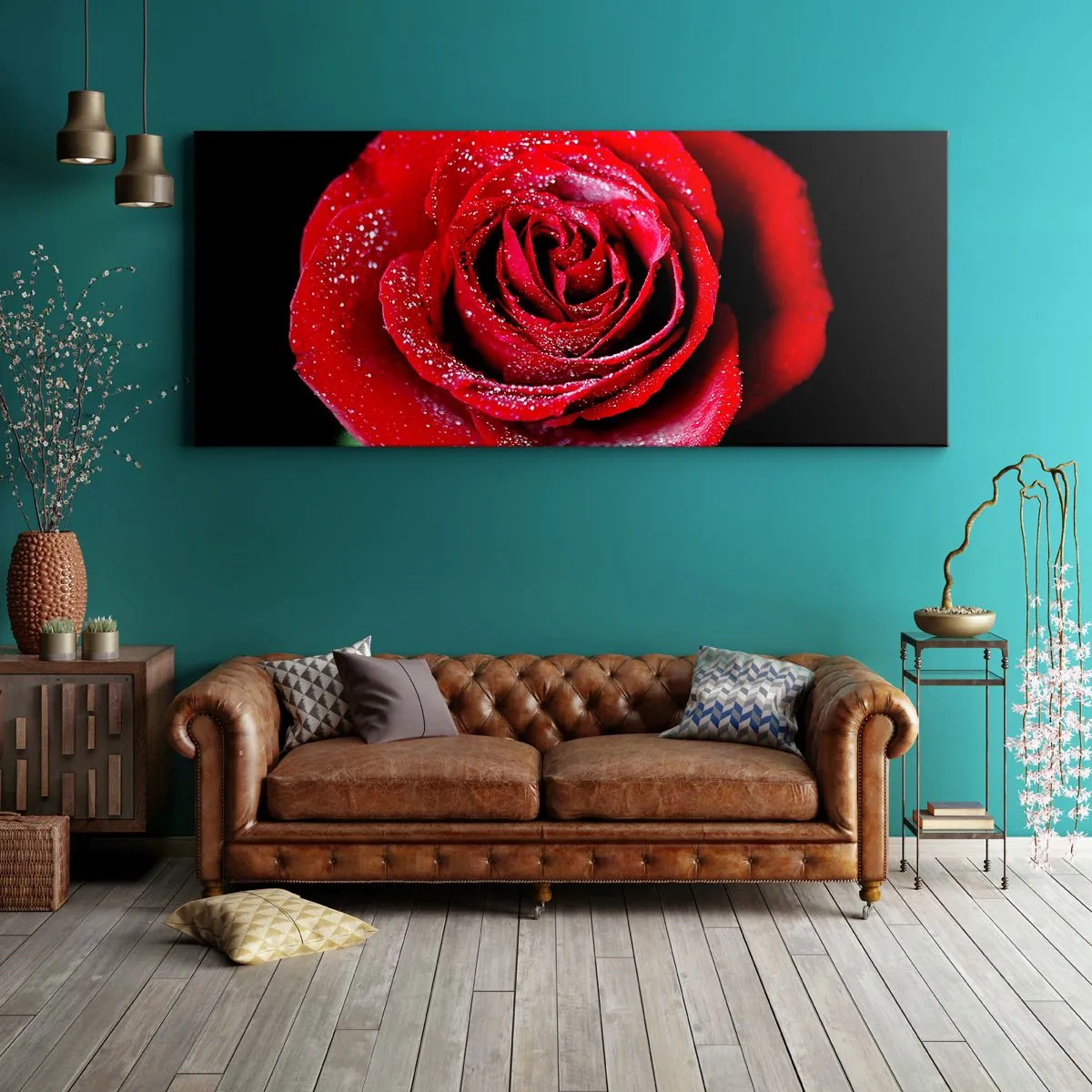 Cuadro sobre lienzo - Impresión de Imagen - Una rosa roja cubierta de gotas de rocío sobre un fondo negro. - 120x50cm - Eso es el amor - Decoración de pared moderna para salón y dormitorio ARTTOR