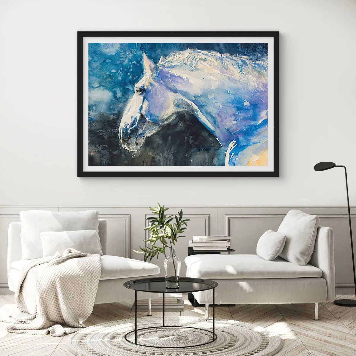 Póster en marco negro - Retrato en un resplandor azul - 91x61 cm