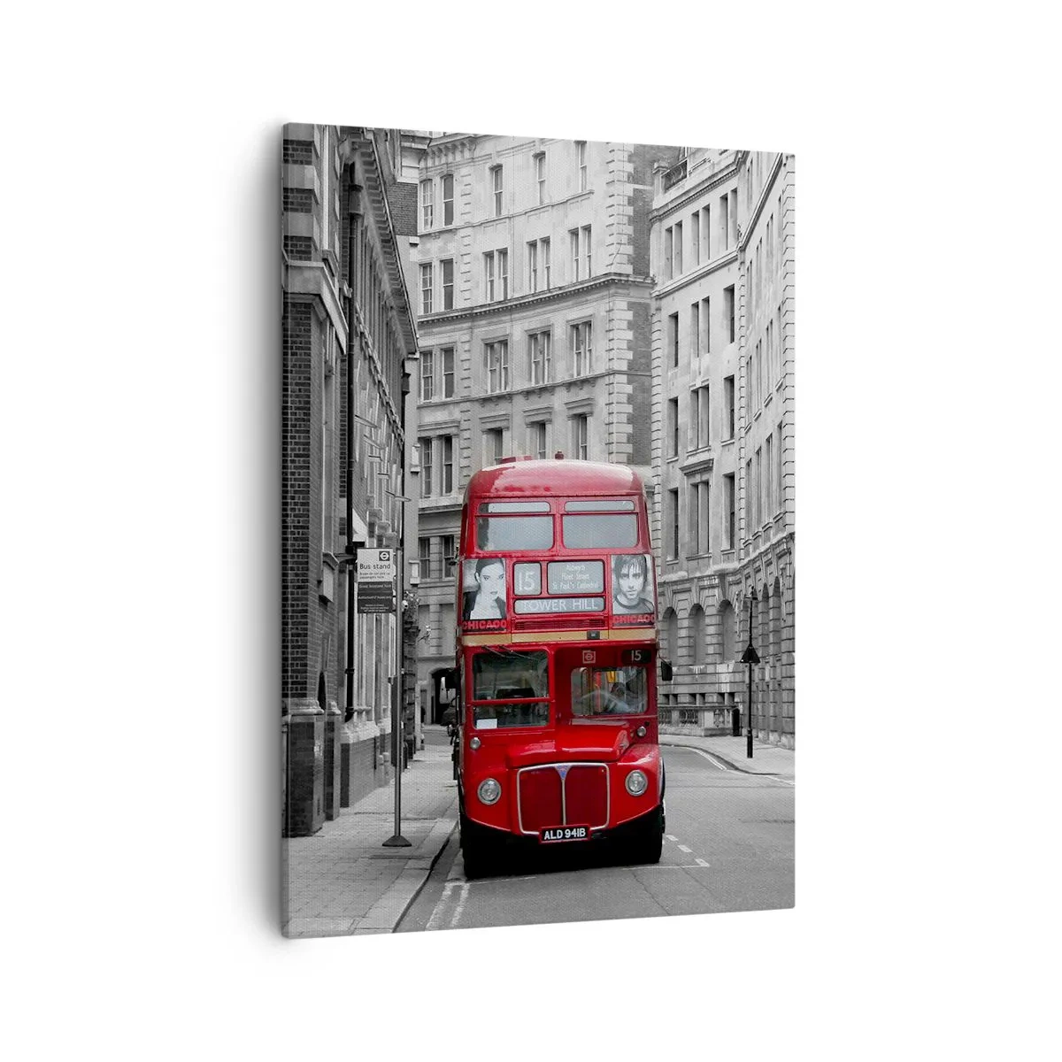 Cuadro sobre lienzo - Impresión de Imagen - Un autobús rojo sobre un fondo de edificios de la ciudad en blanco y negro. - 50x70cm - La vida cotidiana no tiene por qué ser gris - Decoración de pared moderna para salón y dormitorio ARTTOR