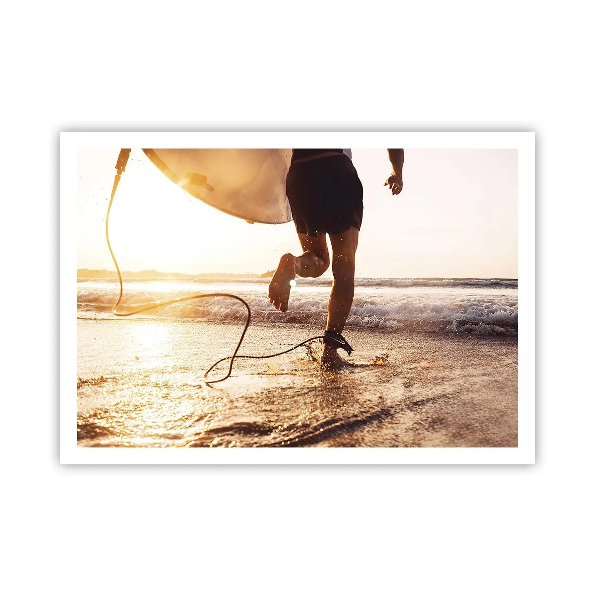 Póster - Un surfista corre por la playa con su tabla bajo el sol. - 100x70cm - Para enfrentar la ola - Decoración de pared moderna para salón y dormitorio ARTTOR