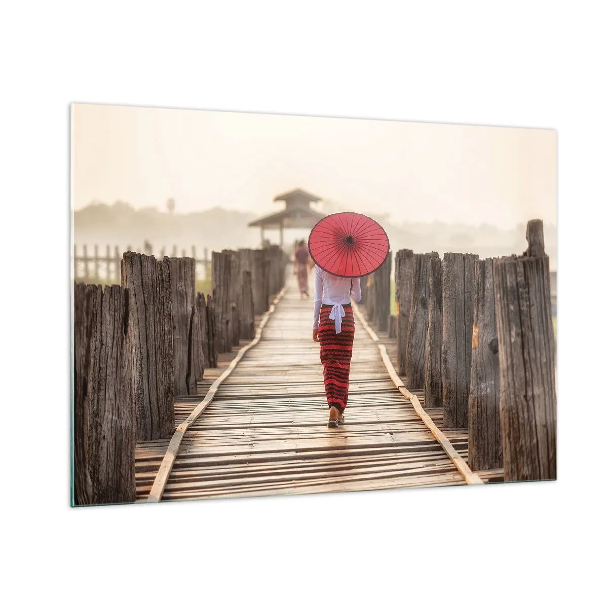 Cuadro sobre vidrio - Impresiones sobre Vidrio - Una mujer con un paraguas rojo en un puente de madera. - 100x70cm - En un viejo puente - Decoración de pared moderna para salón y dormitorio ARTTOR