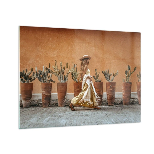 Cuadro sobre vidrio - Impresiones sobre Vidrio - Una mujer de estilo boho paseando entre macetas de cactus. - 70x50cm - Estilo hippie - Decoración de pared moderna para salón y dormitorio ARTTOR