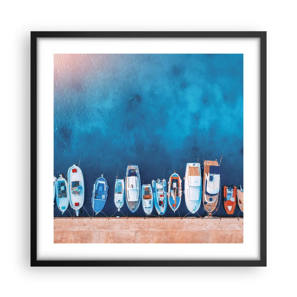 Póster en marco negro - En fila y a la espera - 50x50 cm