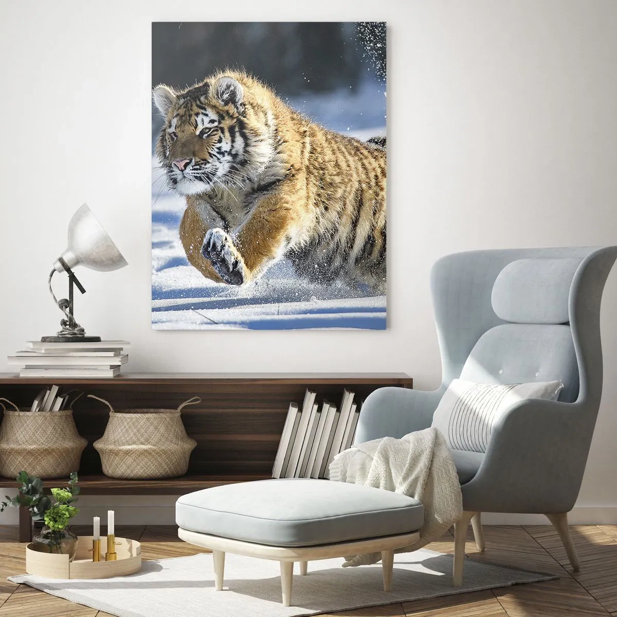 Cuadro sobre vidrio - Impresiones sobre Vidrio - Un tigre siberiano corre por la nieve en un paisaje invernal. - 50x70cm - Dios de la taiga siberiana - Decoración de pared moderna para salón y dormitorio ARTTOR