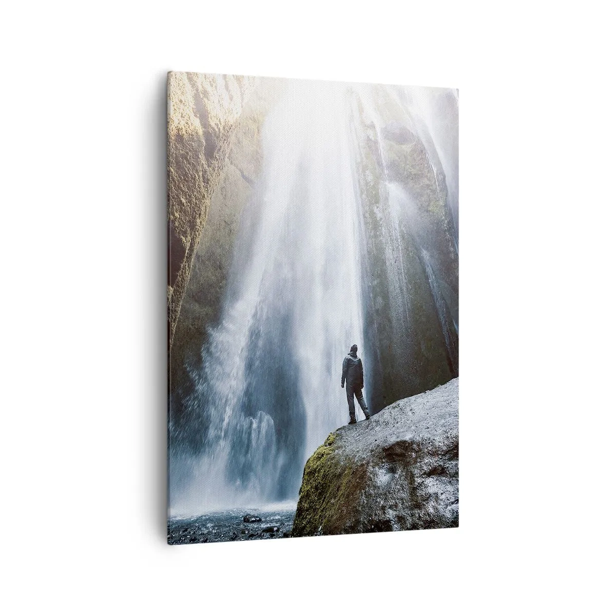 Cuadro sobre lienzo - Impresión de Imagen - Una figura con el telón de fondo de una majestuosa cascada en un desfiladero rocoso. - 70x100cm - Impresionante vista - Decoración de pared moderna para salón y dormitorio ARTTOR