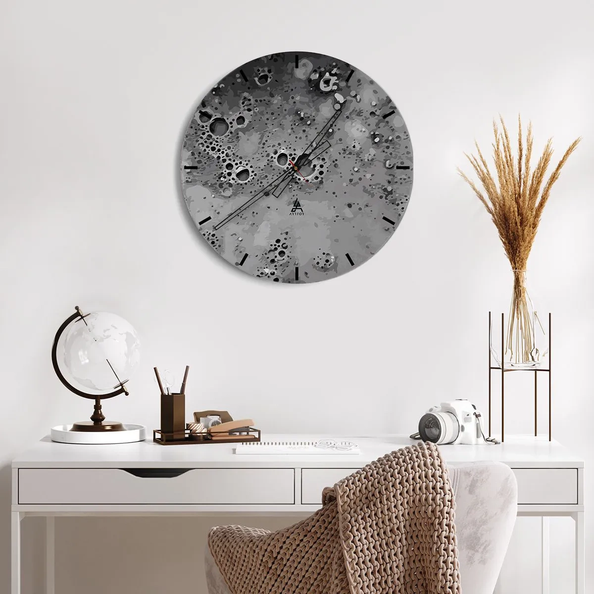 Reloj de pared - Reloj de vidrio - La superficie lunar en tonos grises con cráteres. - 30x30cm - Como un paisaje lunar - Decoración de pared moderna para salón, cocina y dormitorio ARTTOR