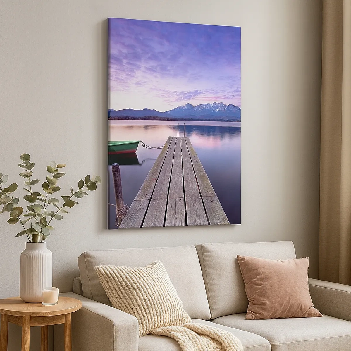 Cuadro sobre lienzo - Impresión de Imagen - Un muelle de madera con un barco en un lago rodeado de montañas al atardecer. - 50x70cm - Un silencio amistoso - Decoración de pared moderna para salón y dormitorio ARTTOR