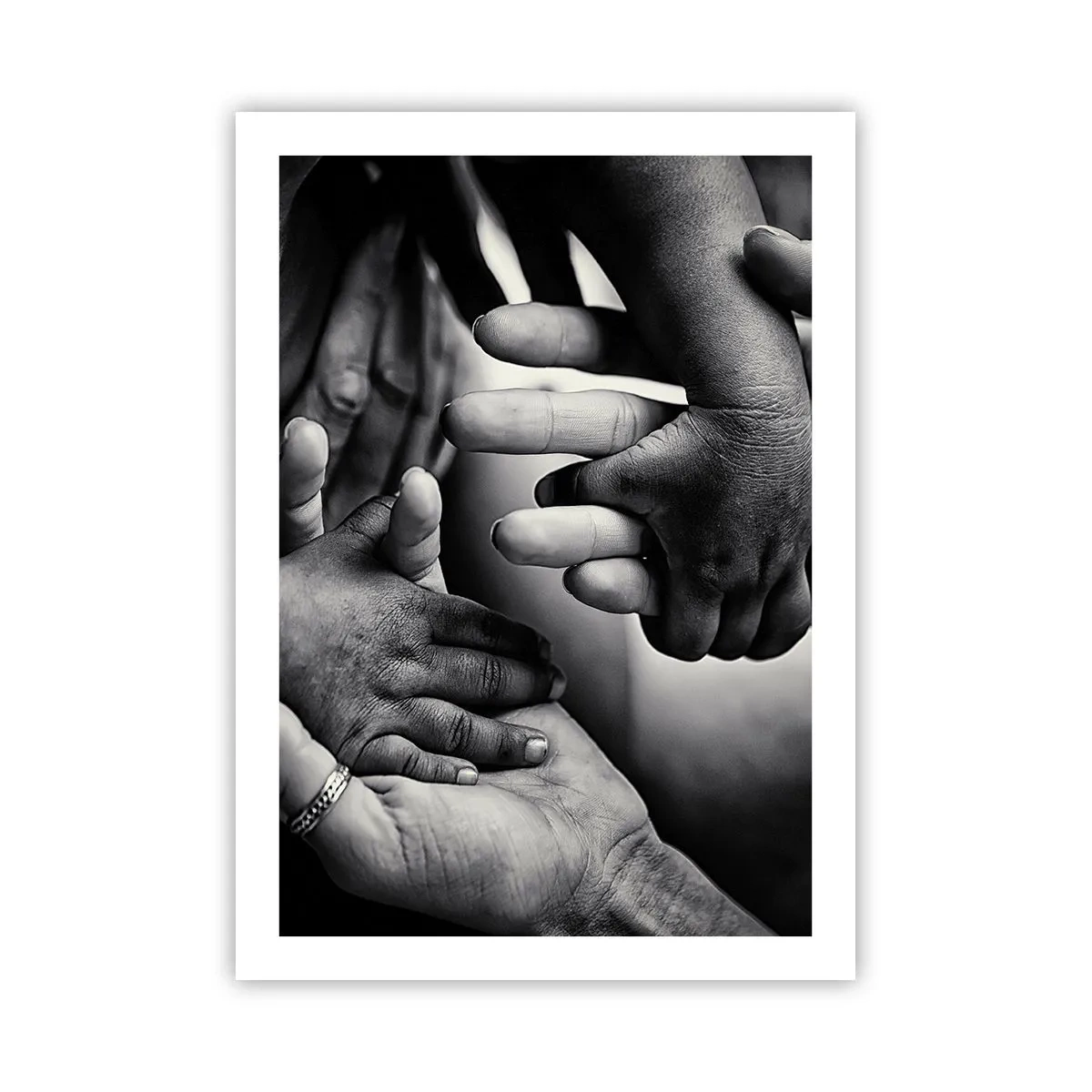Póster - Motivo en blanco y negro de manos que simbolizan el vínculo. - 50x70cm - Ser humano - Decoración de pared moderna para salón y dormitorio ARTTOR