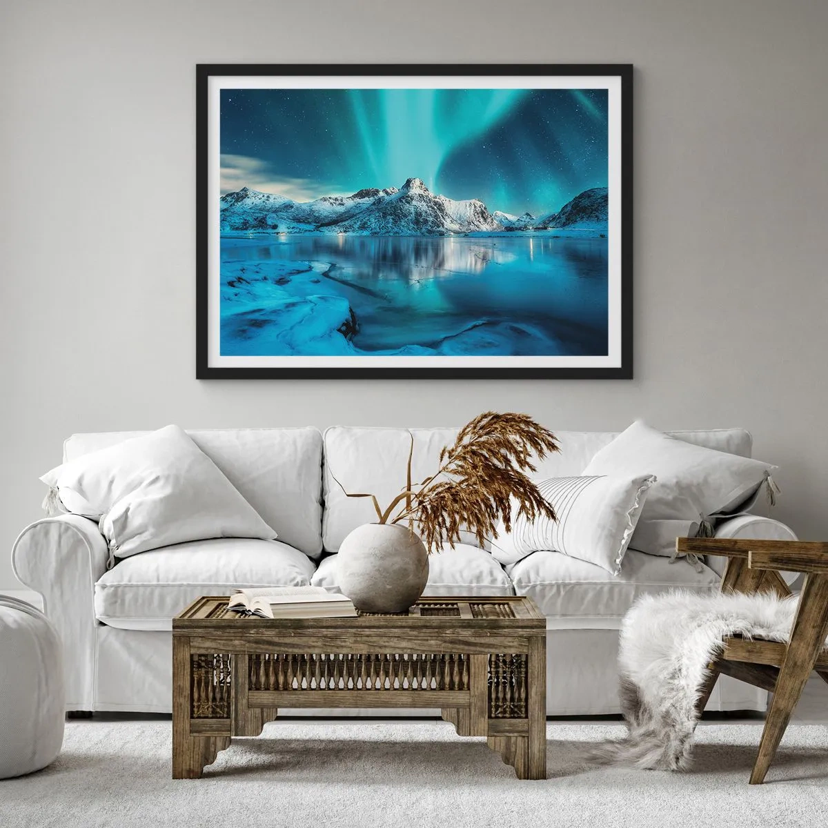 Póster en marco negro - Aurora boreal sobre montañas nevadas y un lago - 100x70cm - Una noche de luz - Decoración de pared moderna para salón y dormitorio ARTTOR