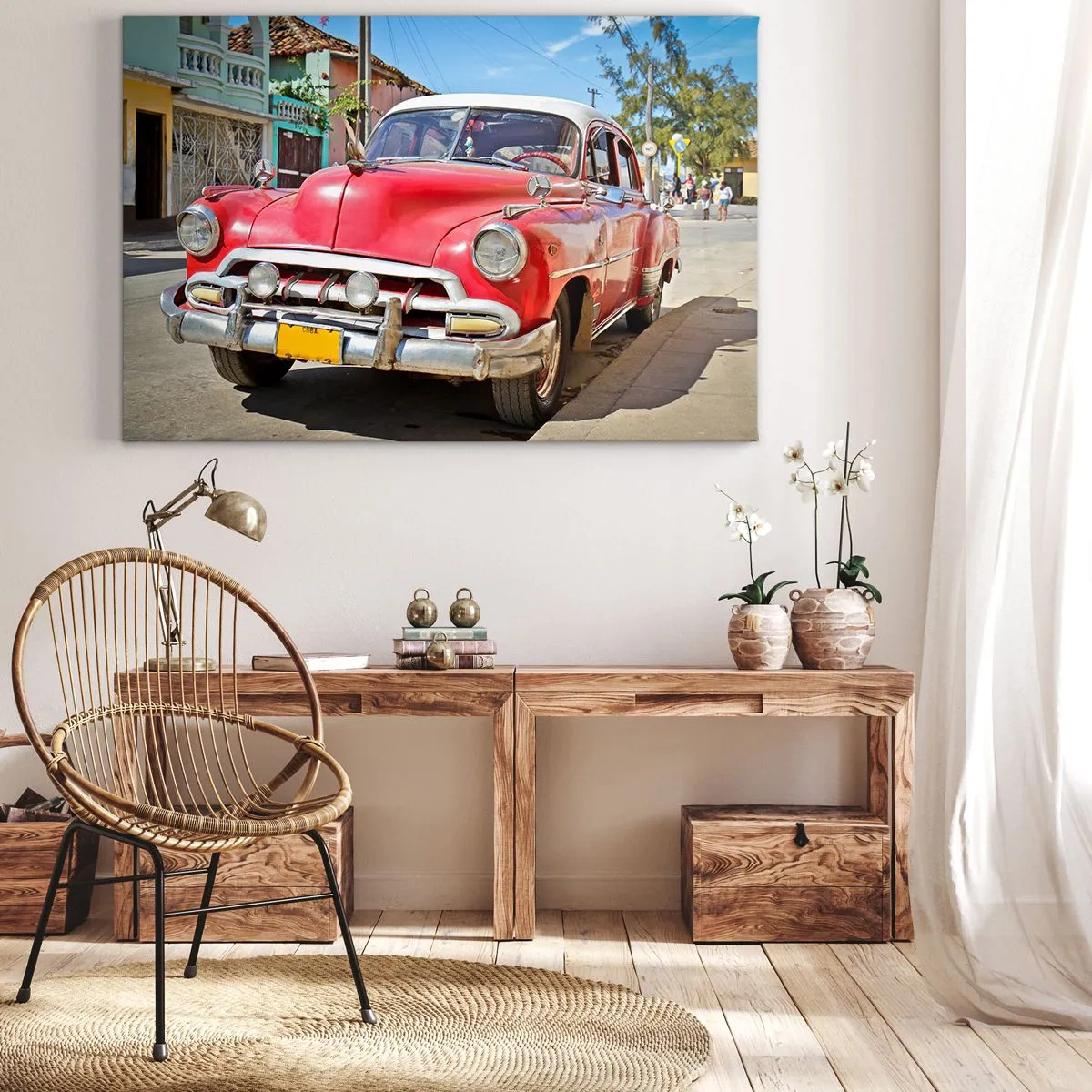 Cuadro sobre lienzo - Impresión de Imagen - Un coche clásico rojo aparcado en la calle en un día soleado. - 100x70cm - Solo en Cuba - Decoración de pared moderna para salón y dormitorio ARTTOR